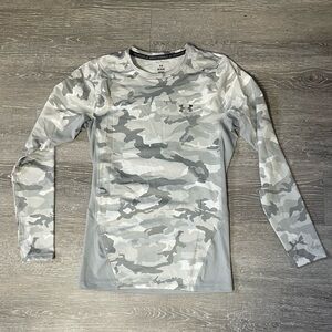 Under armour athletic camo long sleeve compression shirt